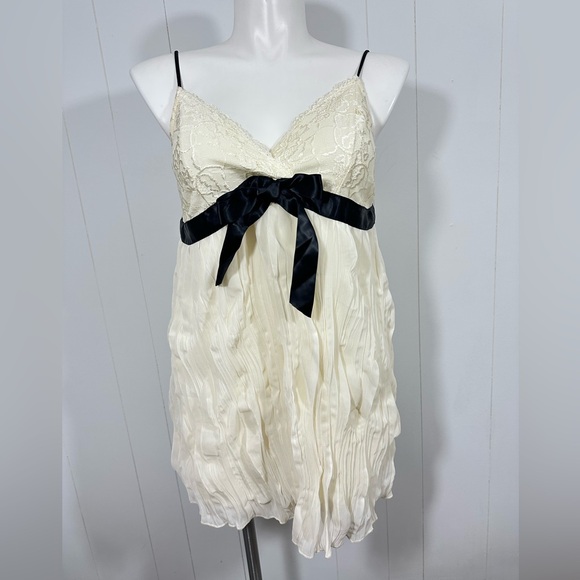 BloomChic Tops - NWT Bloomchic Size 14-16 Ivory Sleeveless Chiffon Tunic Top Adustable Strap